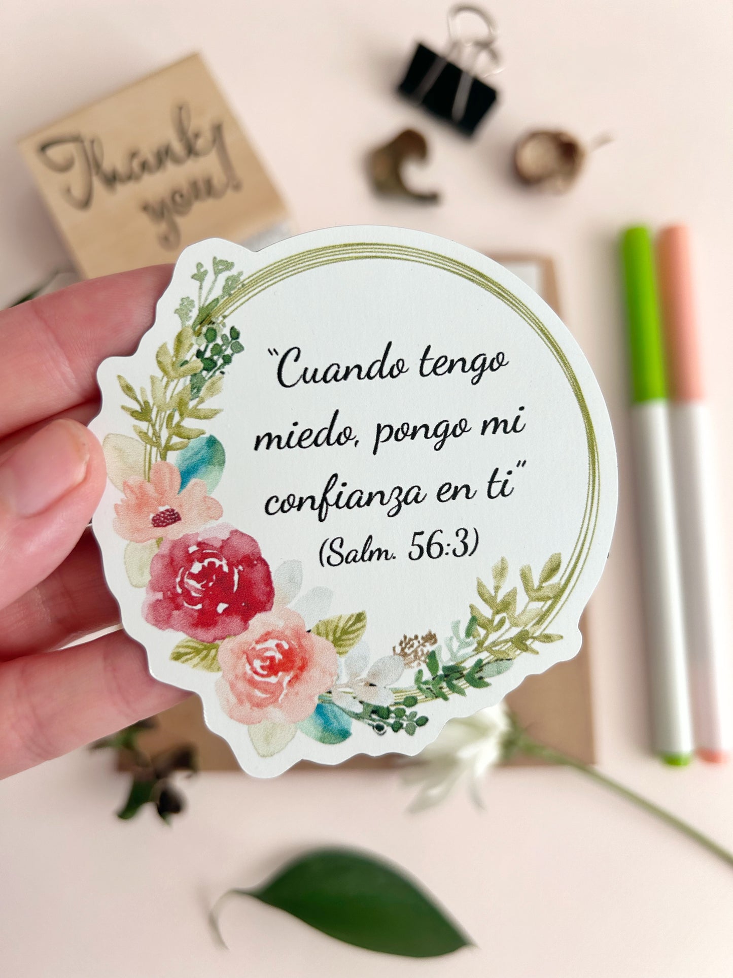 Fridge Magnet with Biblical Text in Spanish- Wreath of flowers